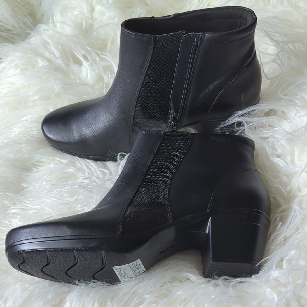 Clarks Emslie Newport Elegant Black Ankle Boots - Size 9